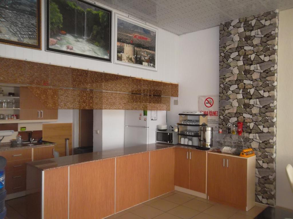 Konak Hotel Mut Экстерьер фото